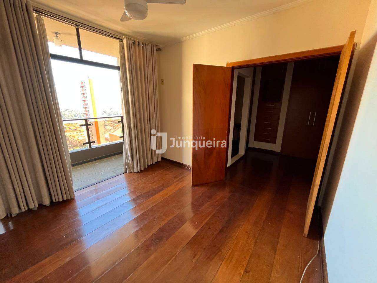 Apartamento para alugar no Edifício Araguaia  , 4 quartos, sendo 2 suítes, 2 vagas, no bairro Centro em Piracicaba - SP