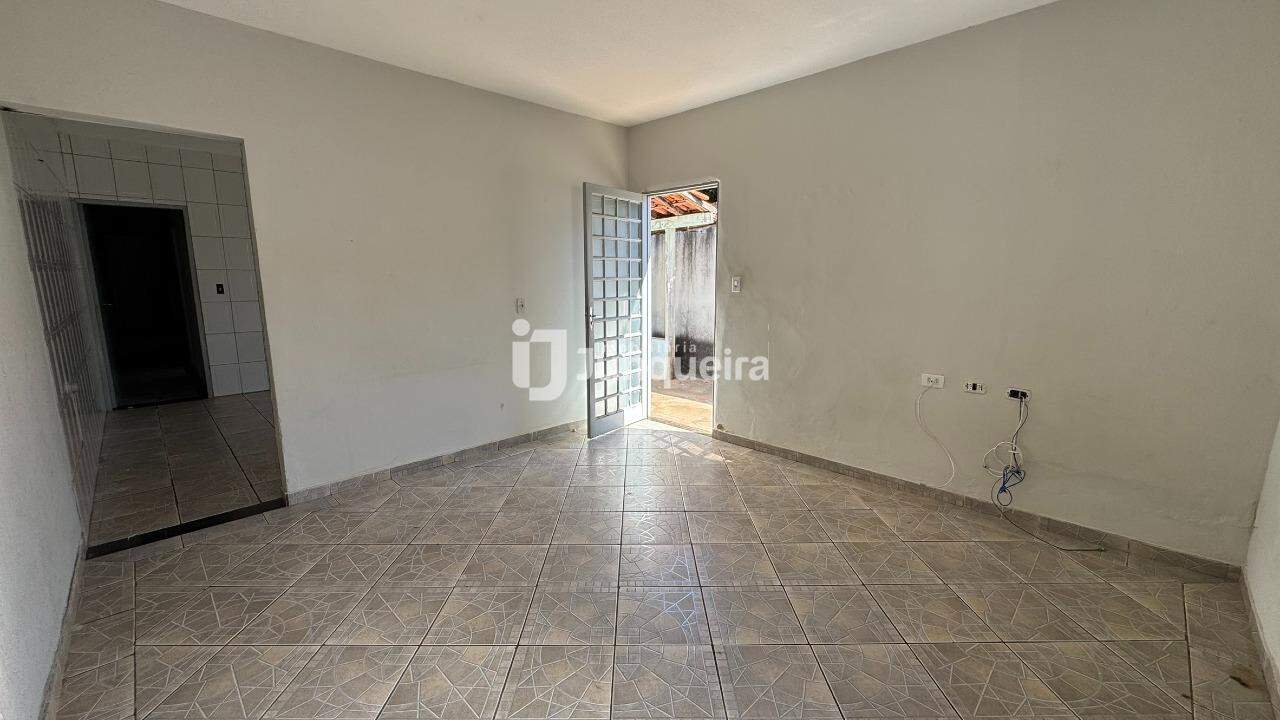 Casa à venda, 2 quartos, 2 vagas, no bairro Água Branca em Piracicaba - SP