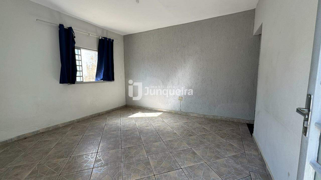 Casa à venda, 2 quartos, 2 vagas, no bairro Água Branca em Piracicaba - SP