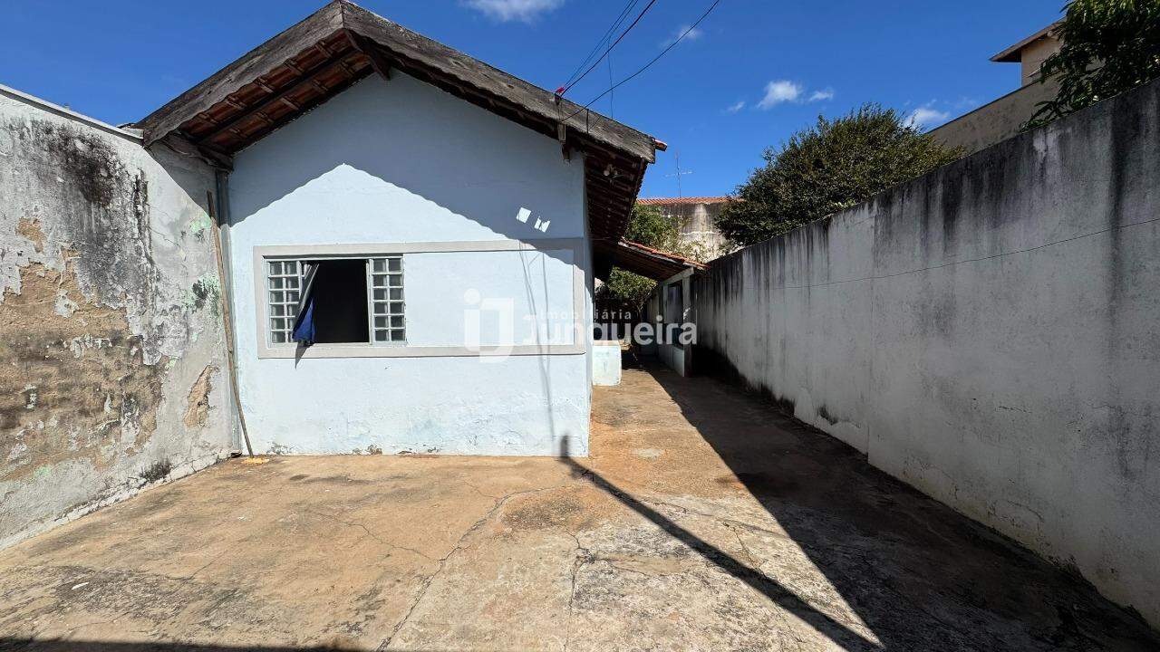 Casa à venda, 2 quartos, 2 vagas, no bairro Água Branca em Piracicaba - SP