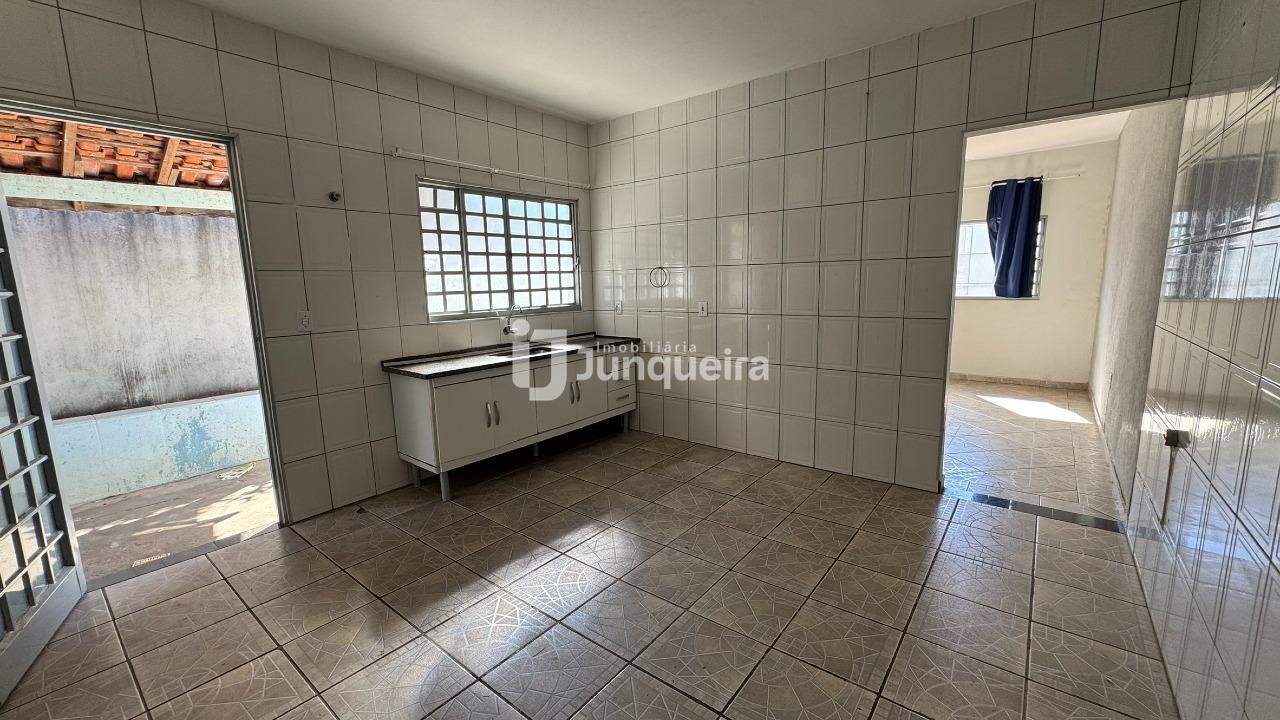 Casa à venda, 2 quartos, 2 vagas, no bairro Água Branca em Piracicaba - SP