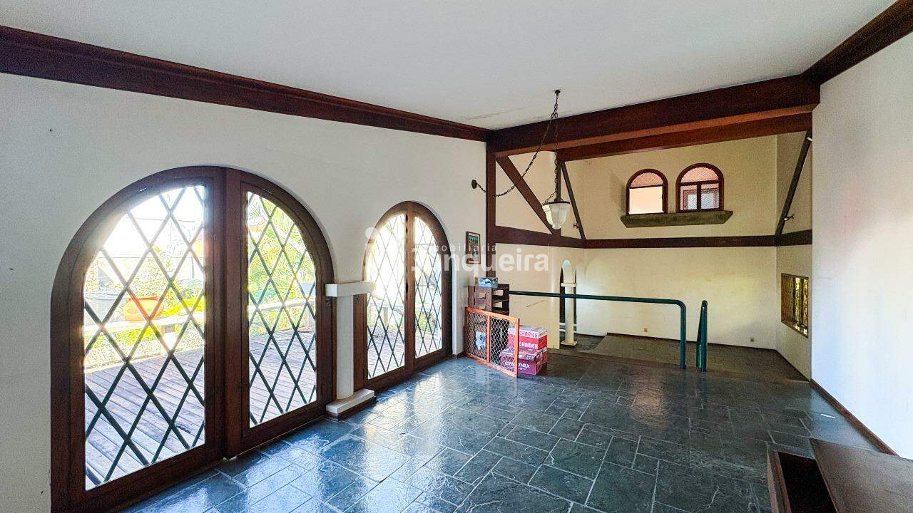 Casa à venda, 4 quartos, sendo 2 suítes, 4 vagas, no bairro Vila Monteiro em Piracicaba - SP