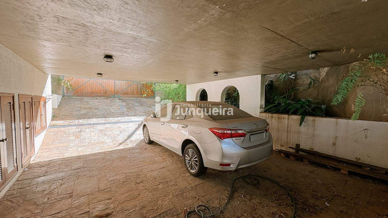 Casa à venda, 4 quartos, sendo 2 suítes, 4 vagas, no bairro Vila Monteiro em Piracicaba - SP