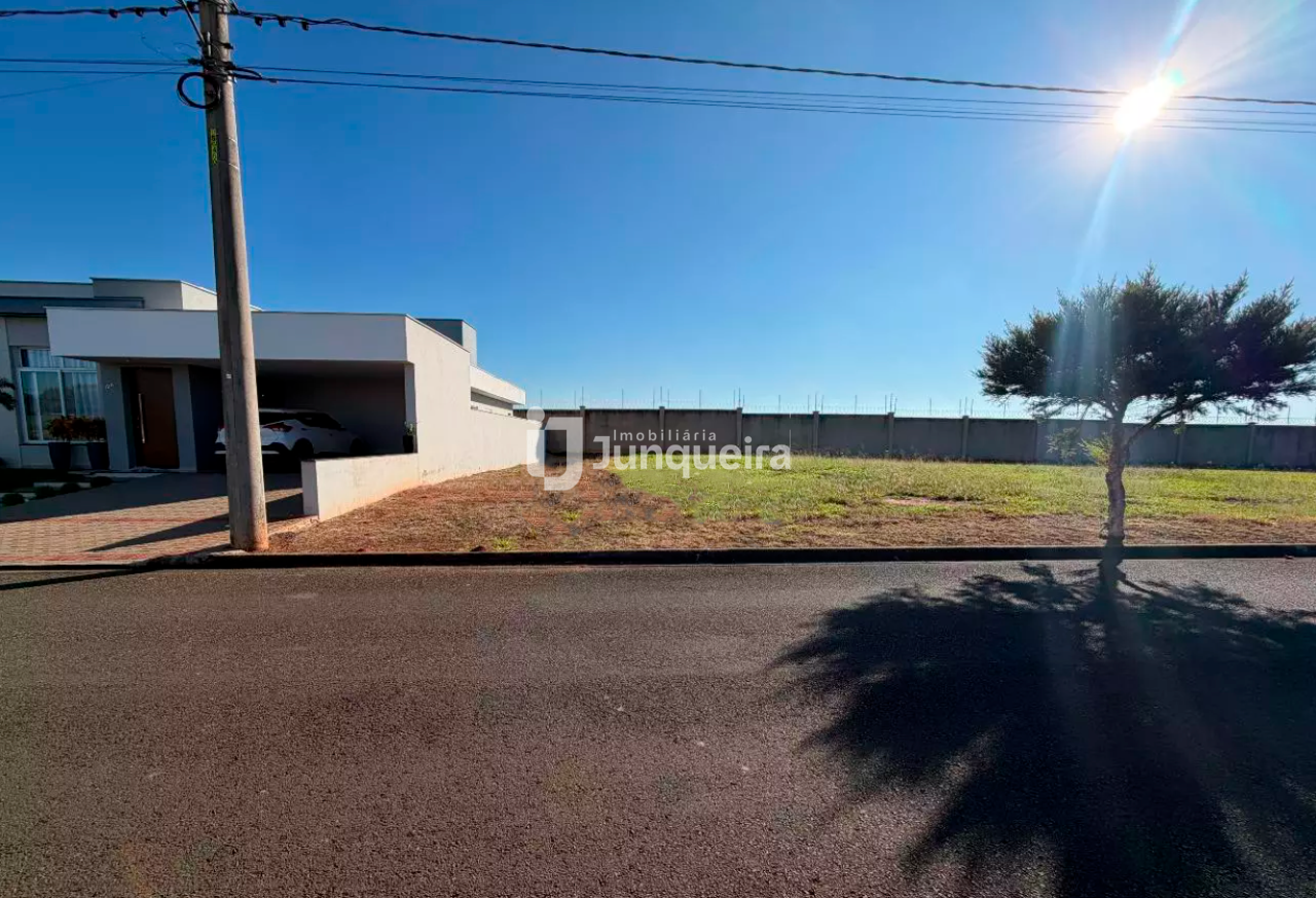 Terreno em Condomínio à venda no Quinta do Engenho, no bairro Residencial Quinta do Engenho em Rio das Pedras - SP