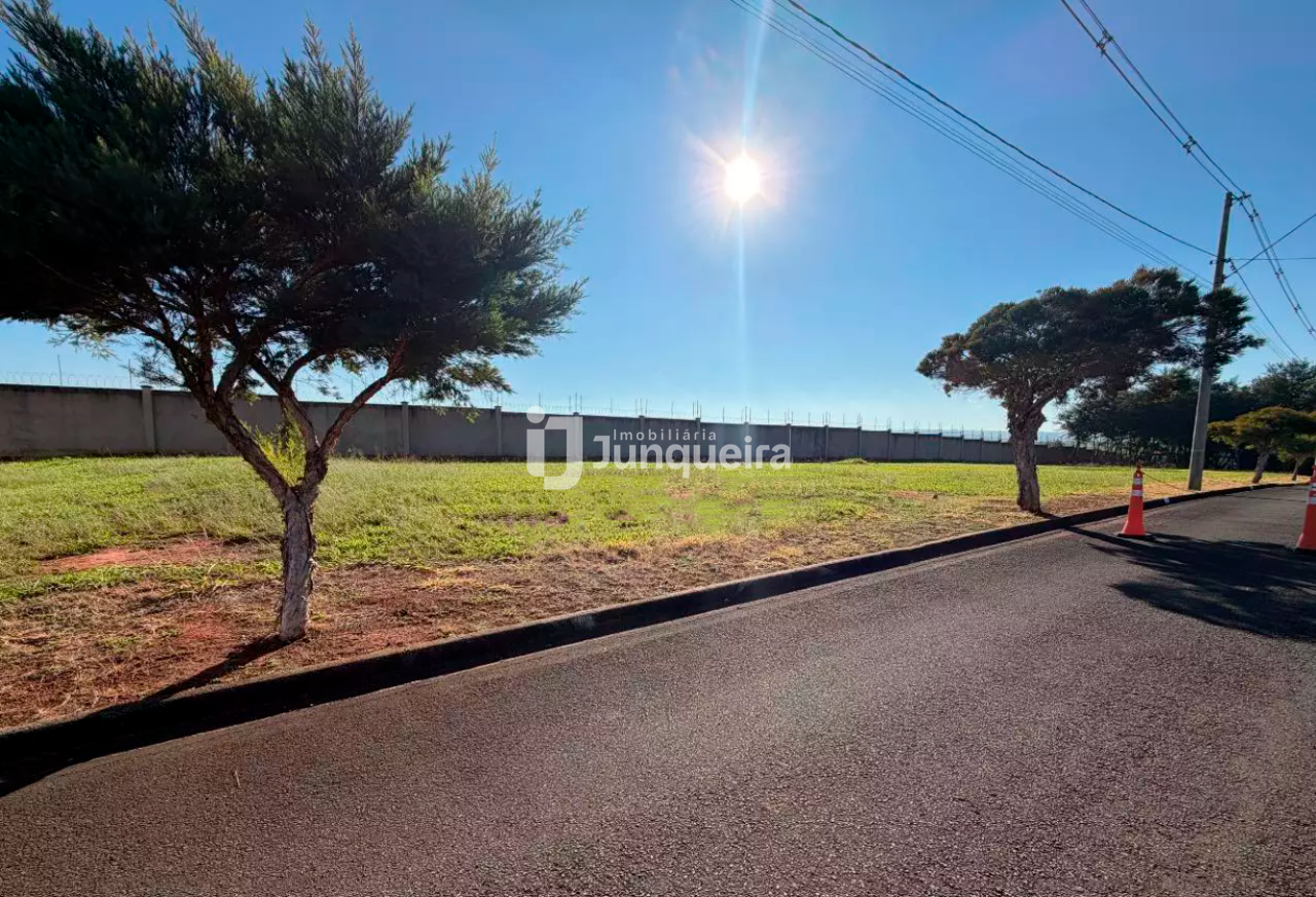 Terreno em Condomínio à venda no Quinta do Engenho, no bairro Residencial Quinta do Engenho em Rio das Pedras - SP