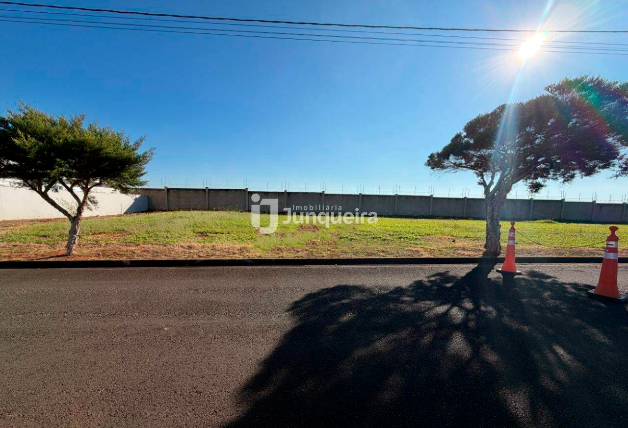 Terreno em Condomínio à venda no Quinta do Engenho, no bairro Jardim Rio das Pedras em Rio das Pedras - SP