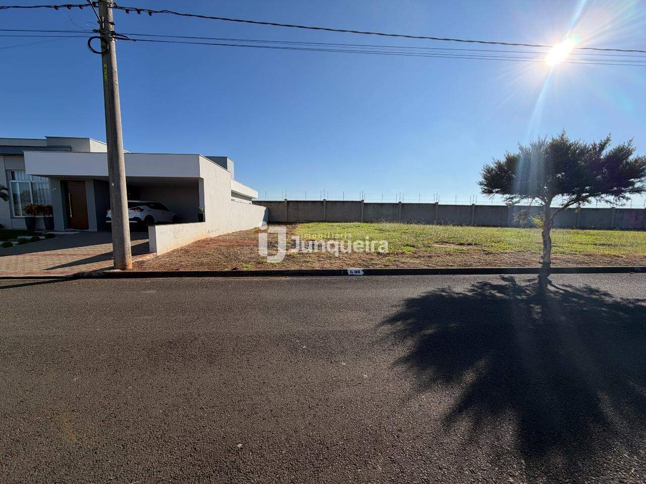 Terreno em Condomínio à venda no Quinta do Engenho, no bairro Jardim Rio das Pedras em Rio das Pedras - SP