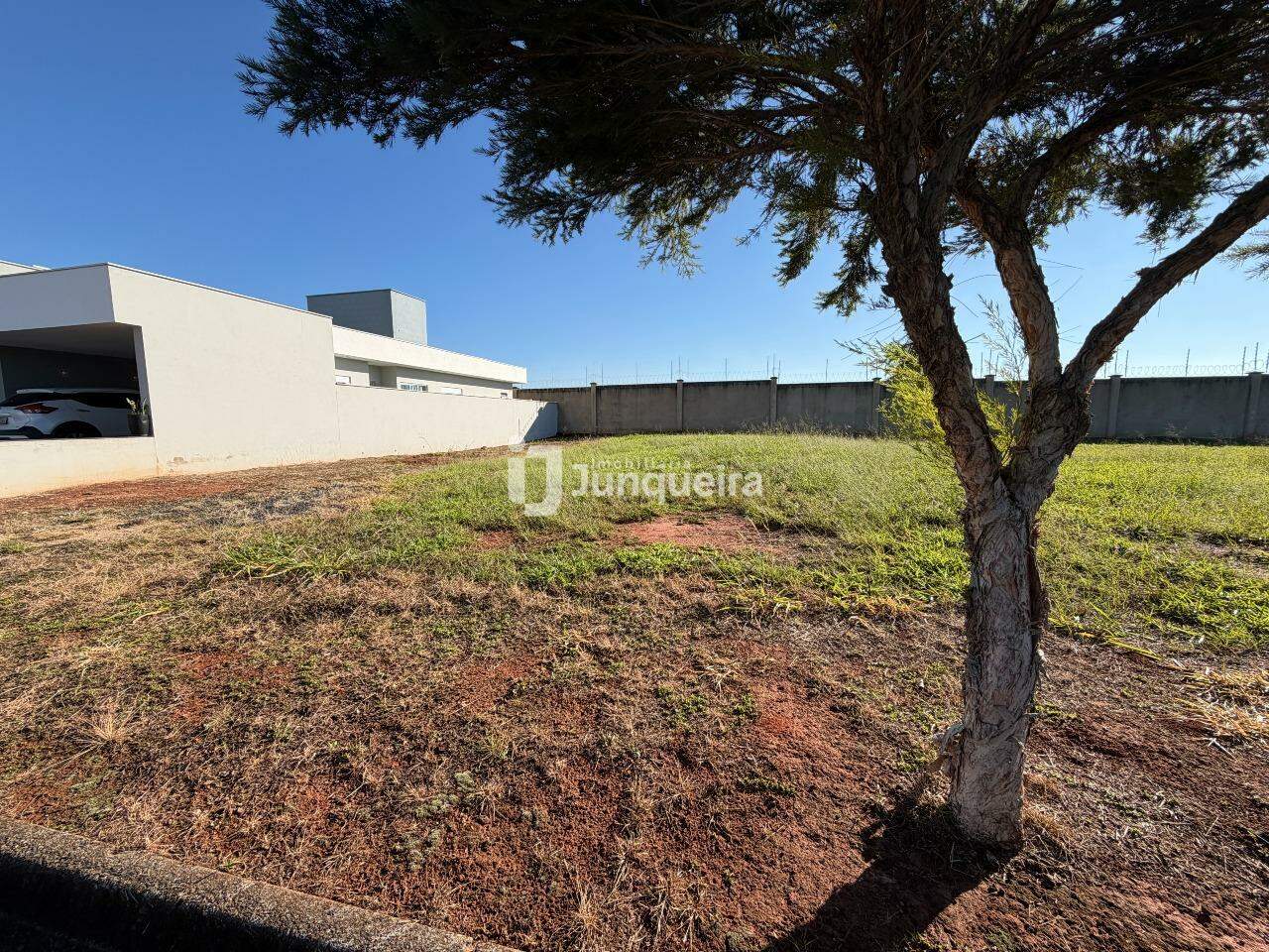 Terreno em Condomínio à venda no Quinta do Engenho, no bairro Jardim Rio das Pedras em Rio das Pedras - SP
