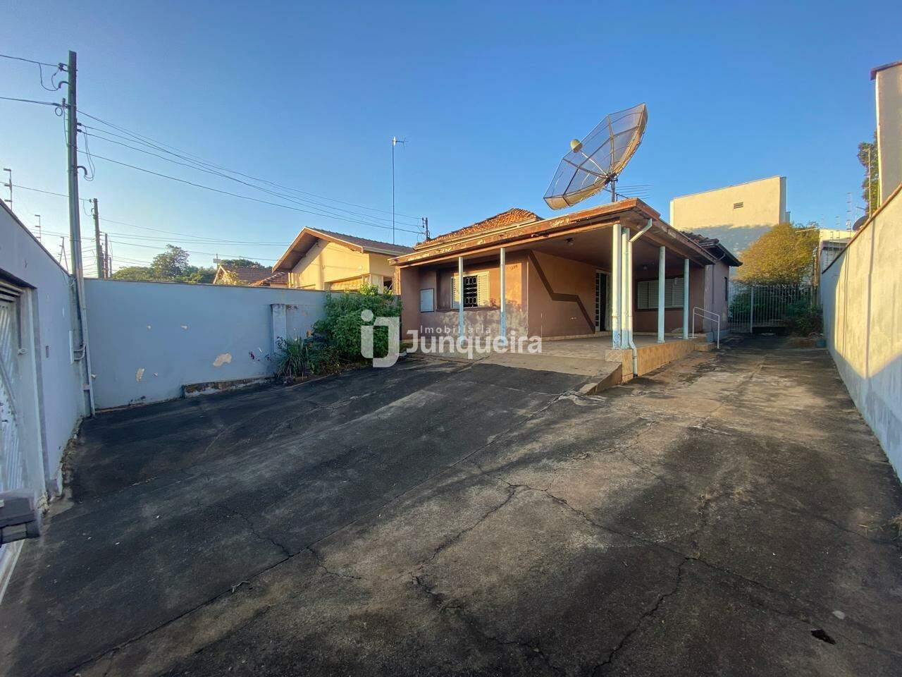 Casa à venda, 3 quartos, 2 vagas, no bairro Santa Terezinha em Piracicaba - SP