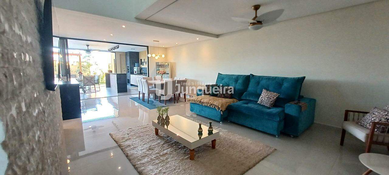 Casa em Condomínio à venda no Villa D’Itália ll, 2 quartos, sendo 2 suítes, 2 vagas, no bairro Nova Pompéia em Piracicaba - SP