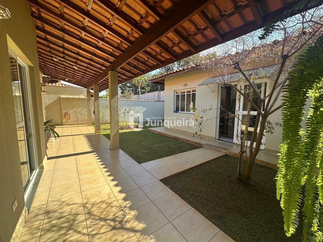 Casa em Condomínio à venda no Villagio Verdi, 3 quartos, sendo 1 suíte, 4 vagas, no bairro Dois Córregos em Piracicaba - SP