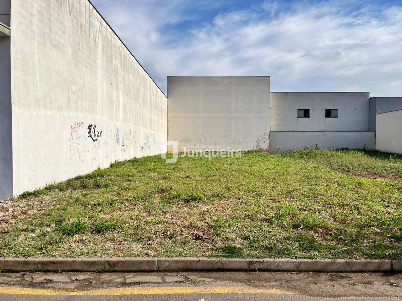 Terreno à venda, no bairro Parque Santa Terezinha em Piracicaba - SP