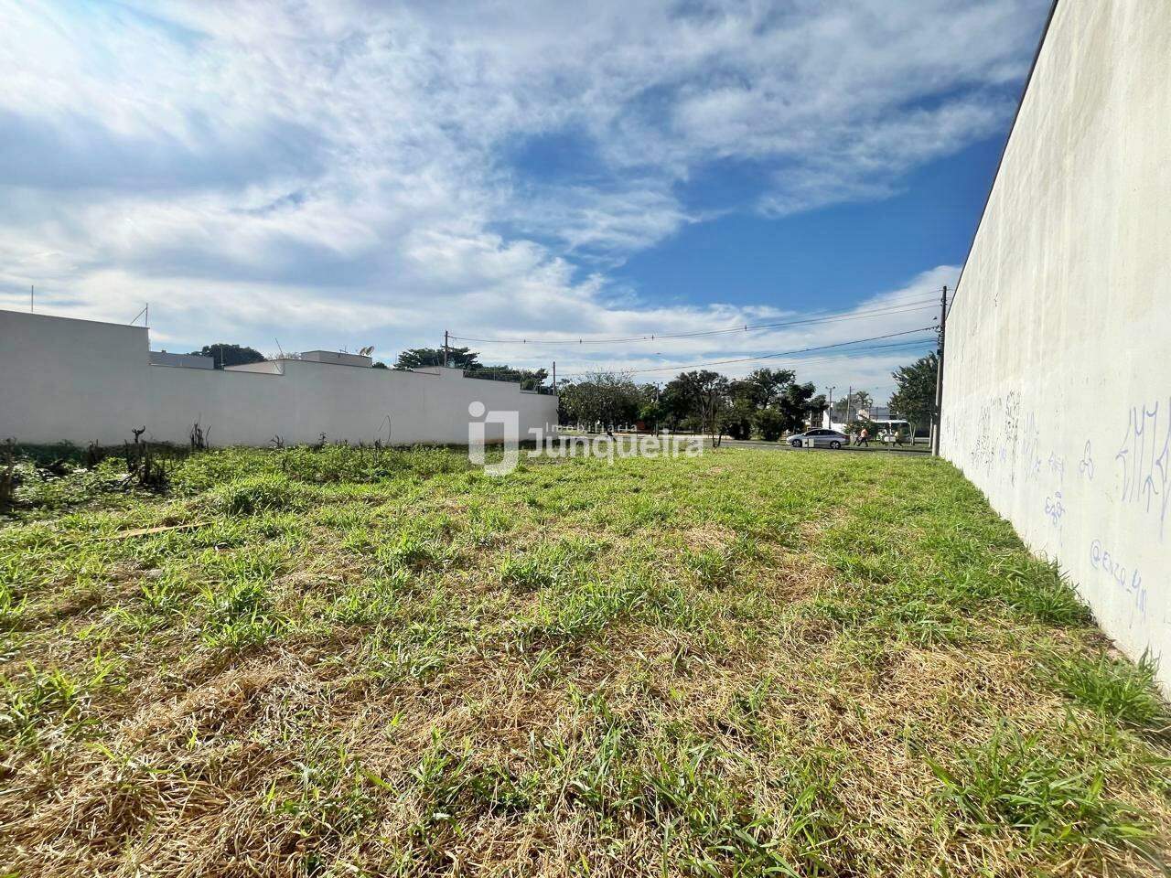 Terreno à venda, no bairro Parque Santa Terezinha em Piracicaba - SP