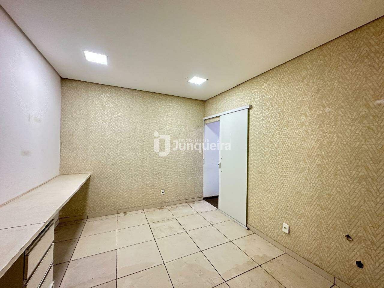 Prédio Comercial à venda, no bairro Vila Rezende em Piracicaba - SP