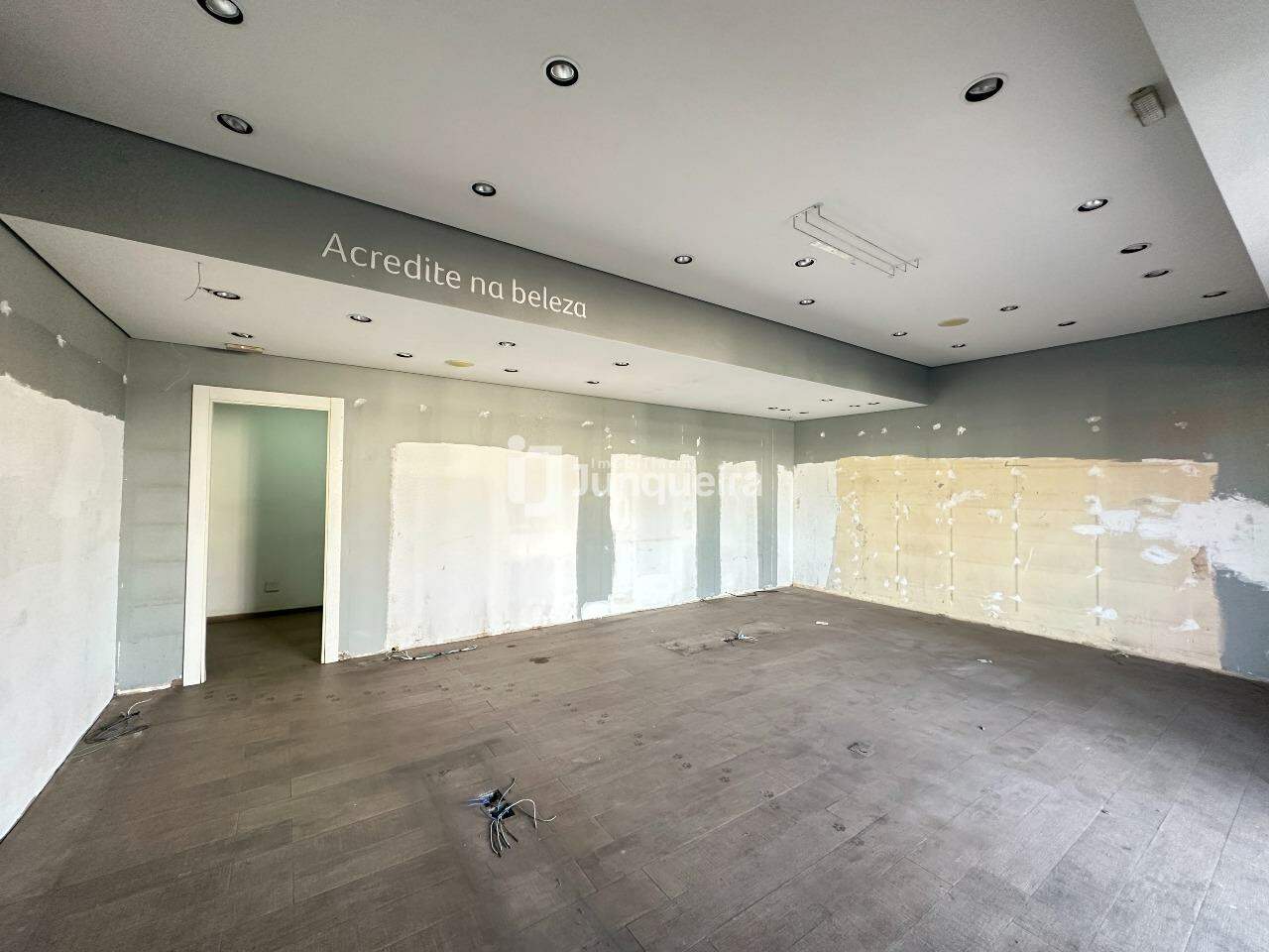 Prédio Comercial à venda, no bairro Vila Rezende em Piracicaba - SP