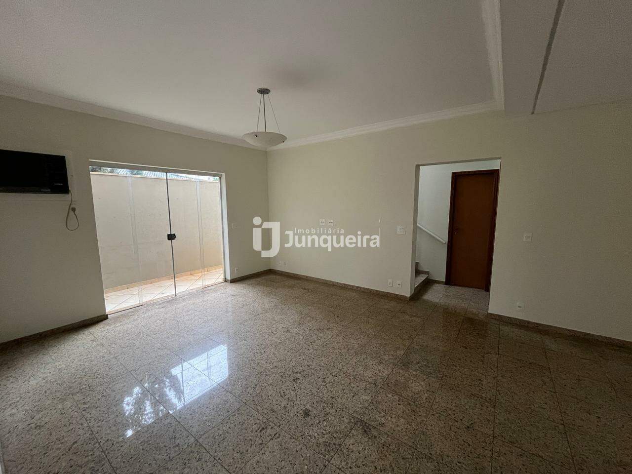 Casa em Condomínio para alugar no Terras de Piracicaba III , 3 quartos, sendo 3 suítes, 2 vagas, no bairro Terras de Piracicaba III em Piracicaba - SP