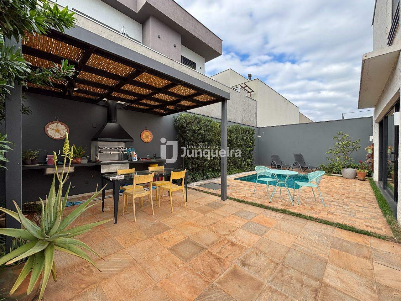 Casa em Condomínio à venda no Villa D'Aquila, 4 quartos, sendo 4 suítes, 4 vagas, no bairro Villa Dáquila em Piracicaba - SP