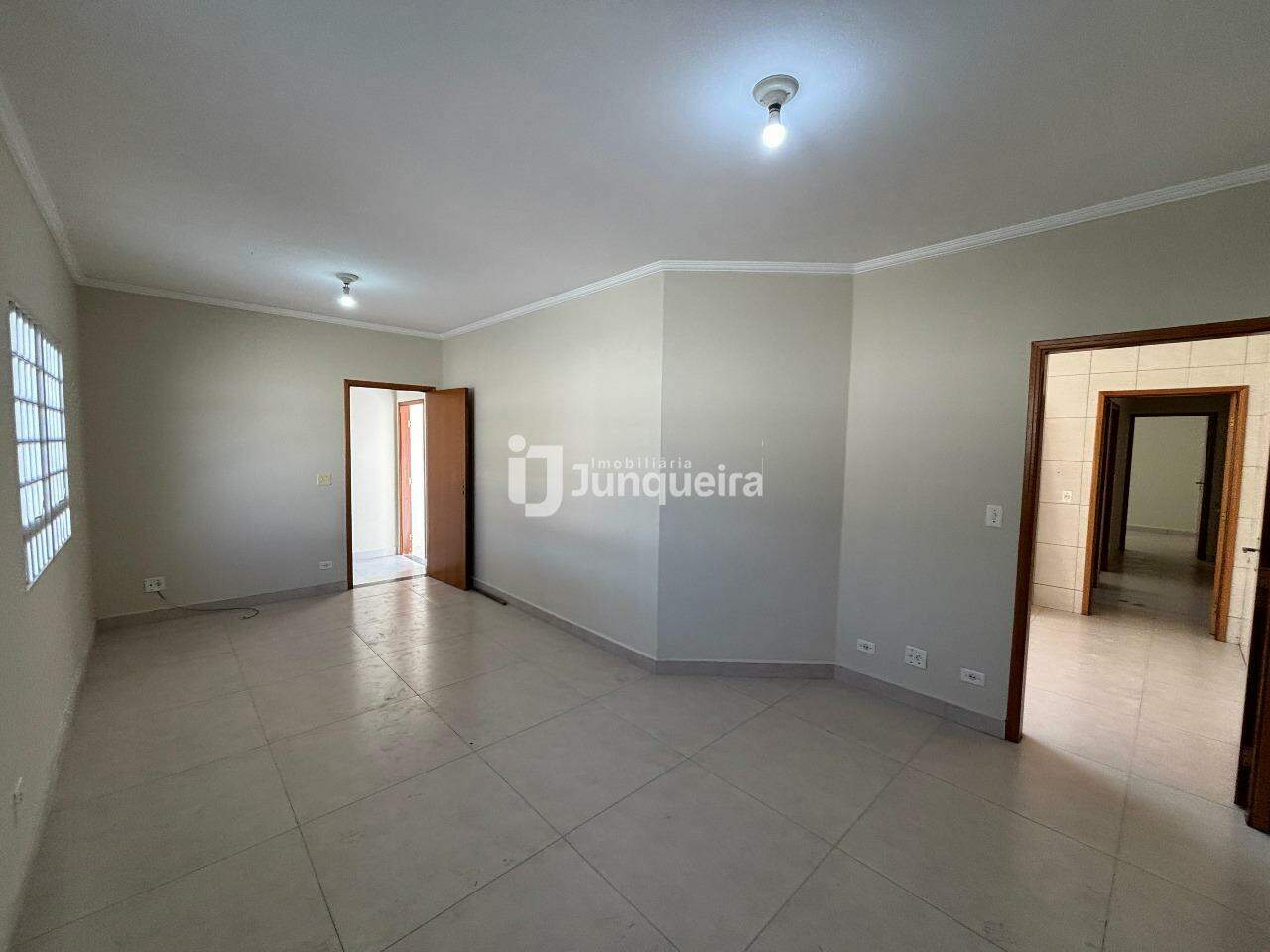 Casa à venda, 2 quartos, 2 vagas, no bairro Santa Rosa Ipês em Piracicaba - SP
