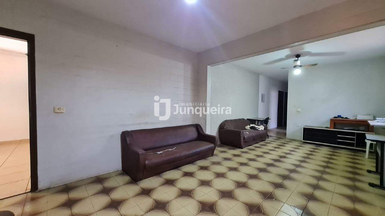 Casa à venda, 6 quartos, sendo 2 suítes, 3 vagas, no bairro Areião em Piracicaba - SP
