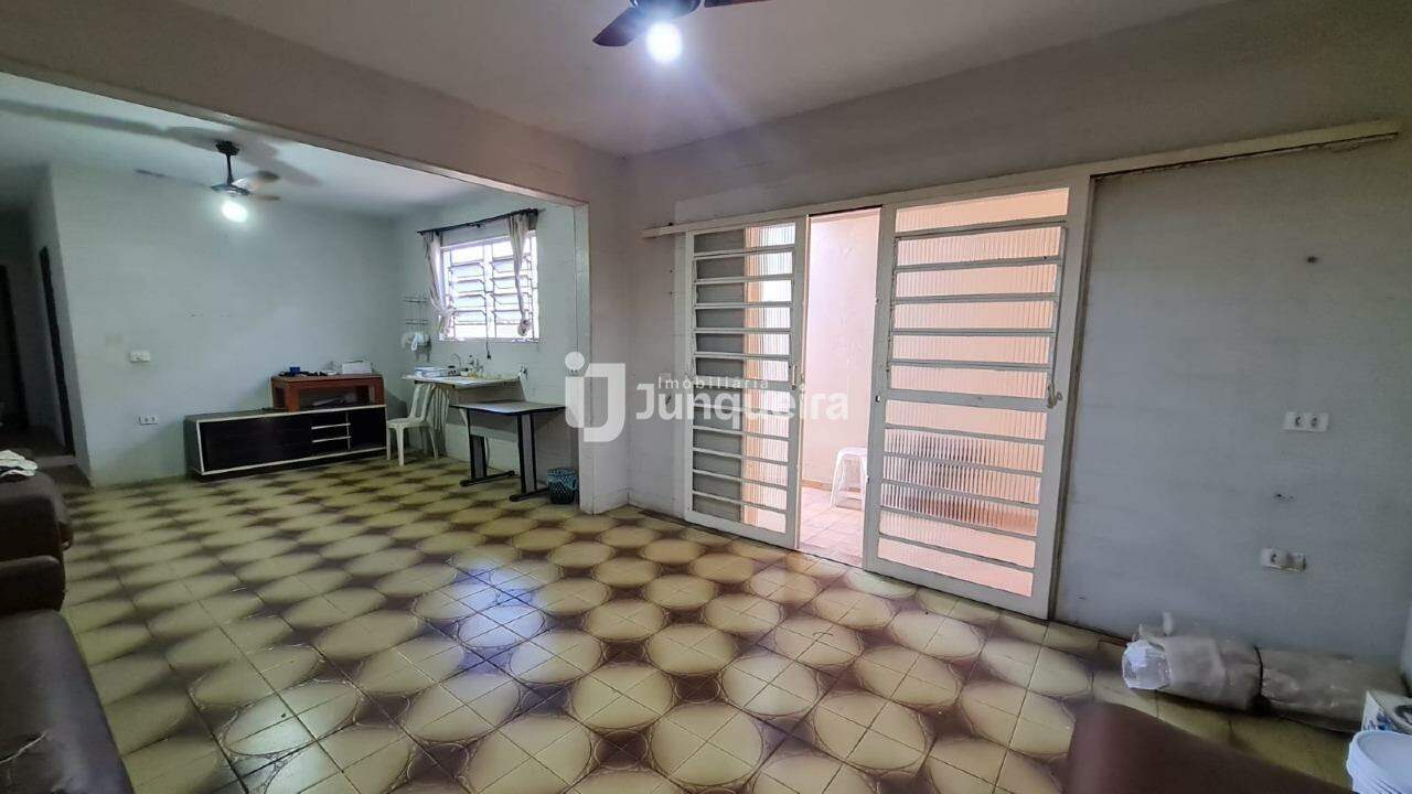 Casa à venda, 6 quartos, sendo 2 suítes, 3 vagas, no bairro Areião em Piracicaba - SP