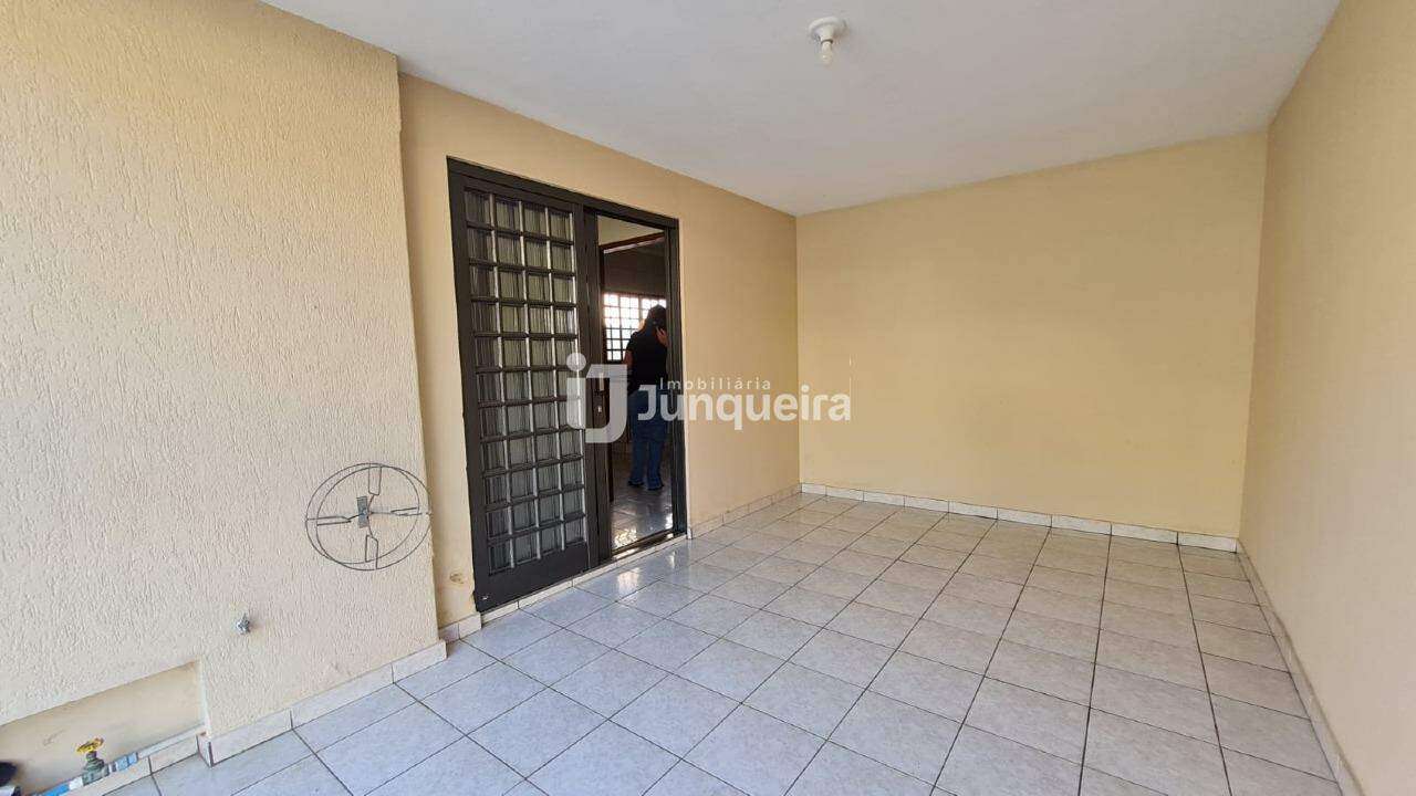 Casa para alugar, 2 quartos, 1 vaga, no bairro Jaraguá em Piracicaba - SP