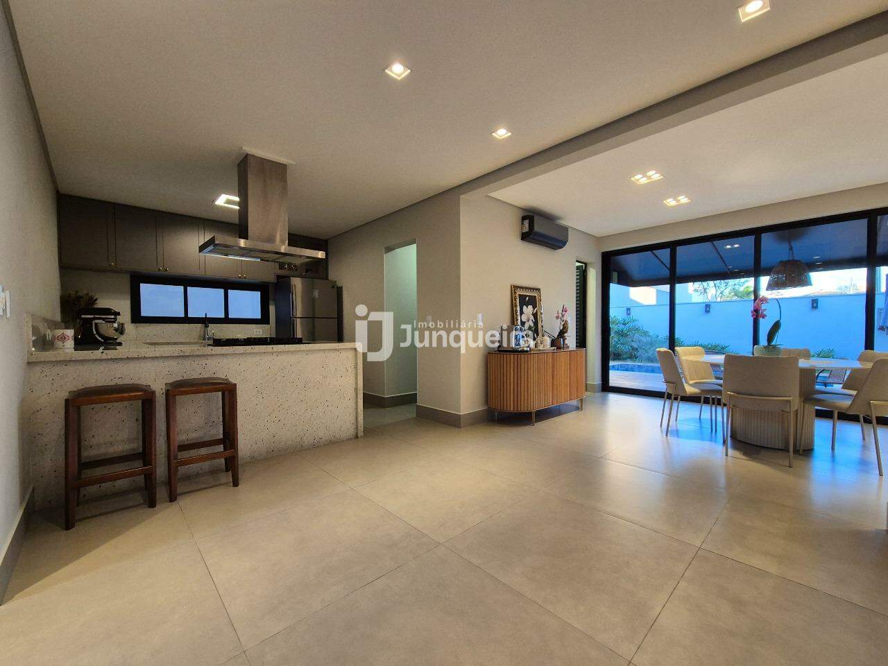 Casa em Condomínio à venda no Park Unimep Taquaral, 3 quartos, sendo 1 suíte, 4 vagas, no bairro Park Unimep Taquaral  em Piracicaba - SP
