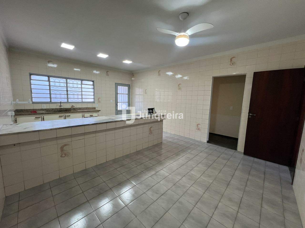 Casa para alugar, 3 quartos, sendo 1 suíte, 3 vagas, no bairro Loteamento Santa Rosa em Piracicaba - SP