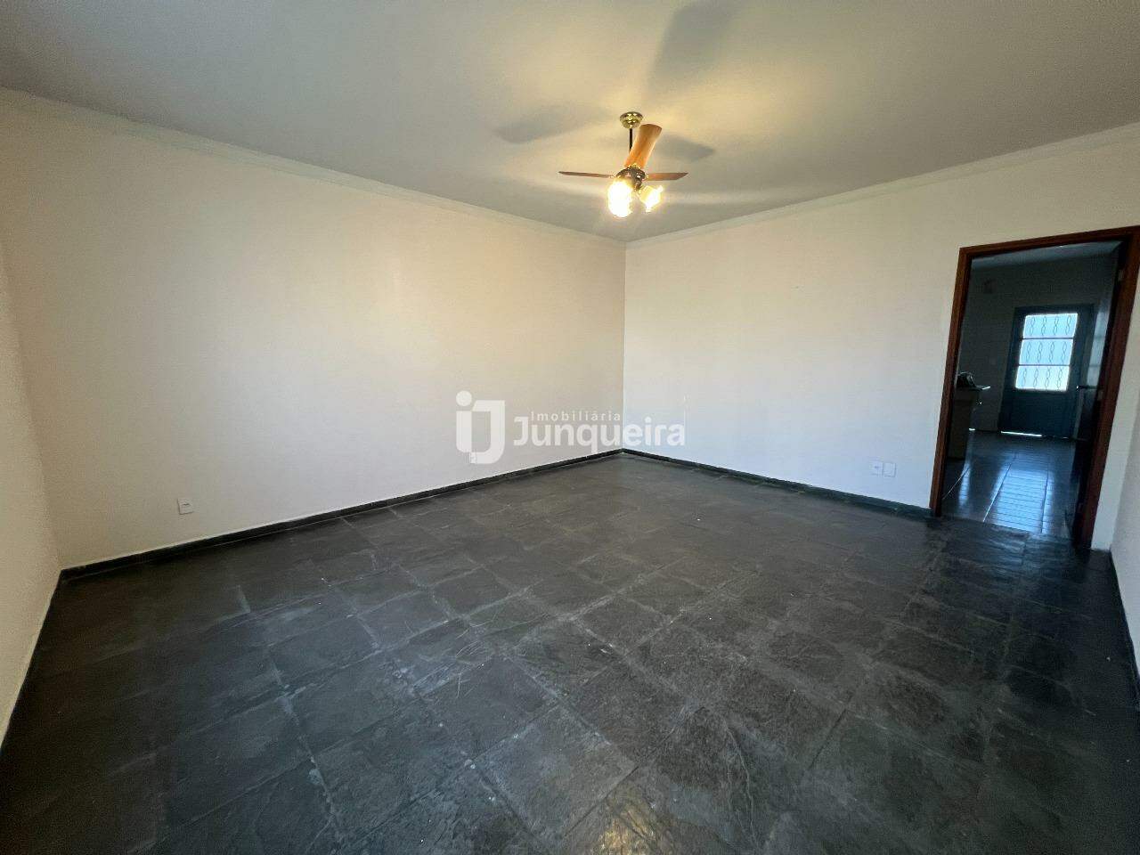 Casa para alugar, 3 quartos, sendo 1 suíte, 3 vagas, no bairro Loteamento Santa Rosa em Piracicaba - SP