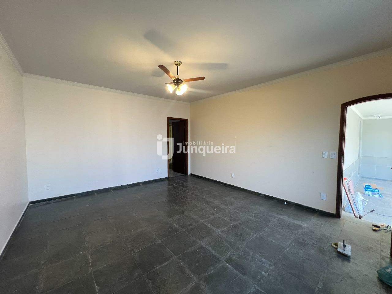 Casa para alugar, 3 quartos, sendo 1 suíte, 3 vagas, no bairro Loteamento Santa Rosa em Piracicaba - SP