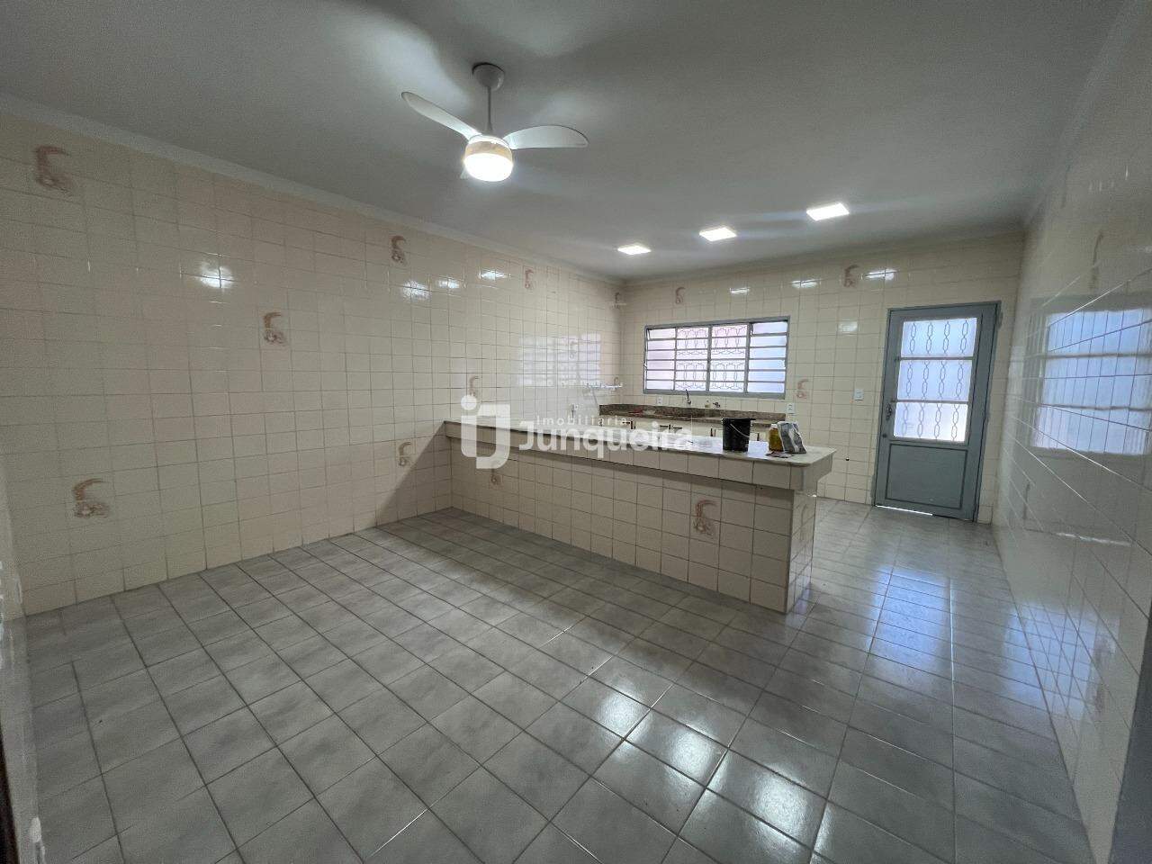 Casa para alugar, 3 quartos, sendo 1 suíte, 3 vagas, no bairro Loteamento Santa Rosa em Piracicaba - SP