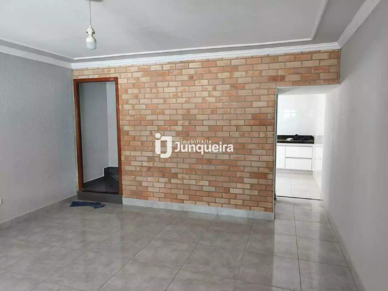 Casa para alugar, 3 quartos, sendo 1 suíte, 2 vagas, no bairro Santo Antonio em Rio das Pedras - SP