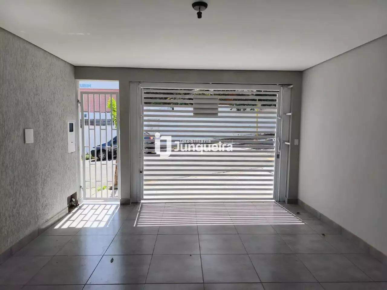 Casa para alugar, 3 quartos, sendo 1 suíte, 2 vagas, no bairro Santo Antonio em Rio das Pedras - SP