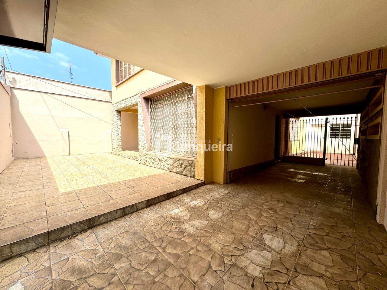 Casa para alugar, 3 quartos, sendo 1 suíte, 6 vagas, no bairro Centro em Piracicaba - SP