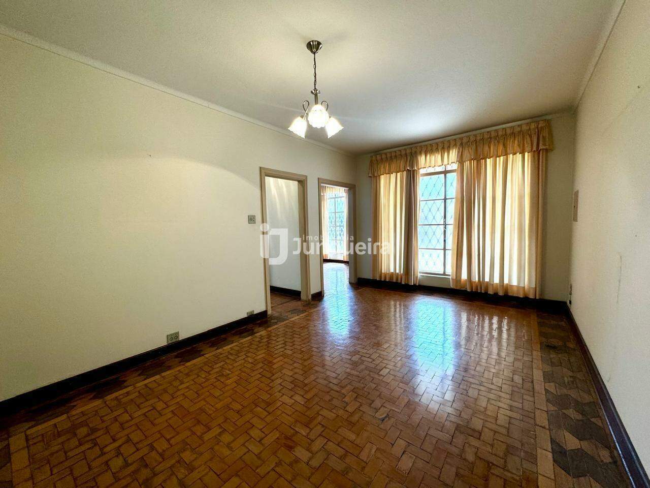 Casa para alugar, 3 quartos, sendo 1 suíte, 6 vagas, no bairro Centro em Piracicaba - SP
