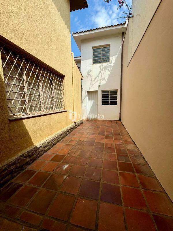 Casa para alugar, 3 quartos, sendo 1 suíte, 6 vagas, no bairro Centro em Piracicaba - SP