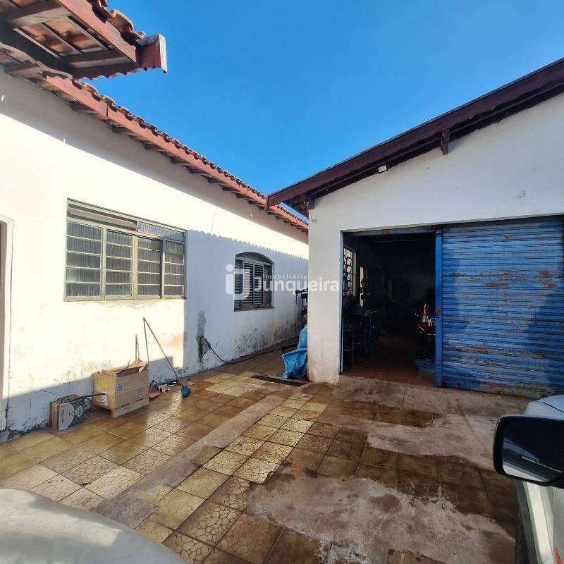 Casa à venda, 3 quartos, sendo 1 suíte, 5 vagas, no bairro Piracicamirim em Piracicaba - SP