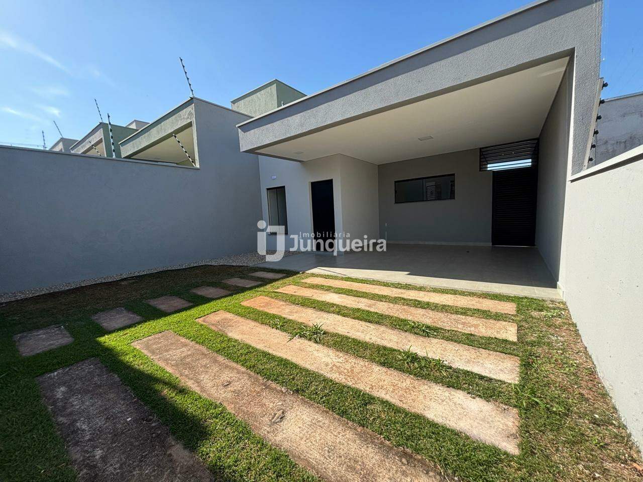 Casa à venda, 3 quartos, sendo 1 suíte, 2 vagas, no bairro Jardim São Francisco em Piracicaba - SP