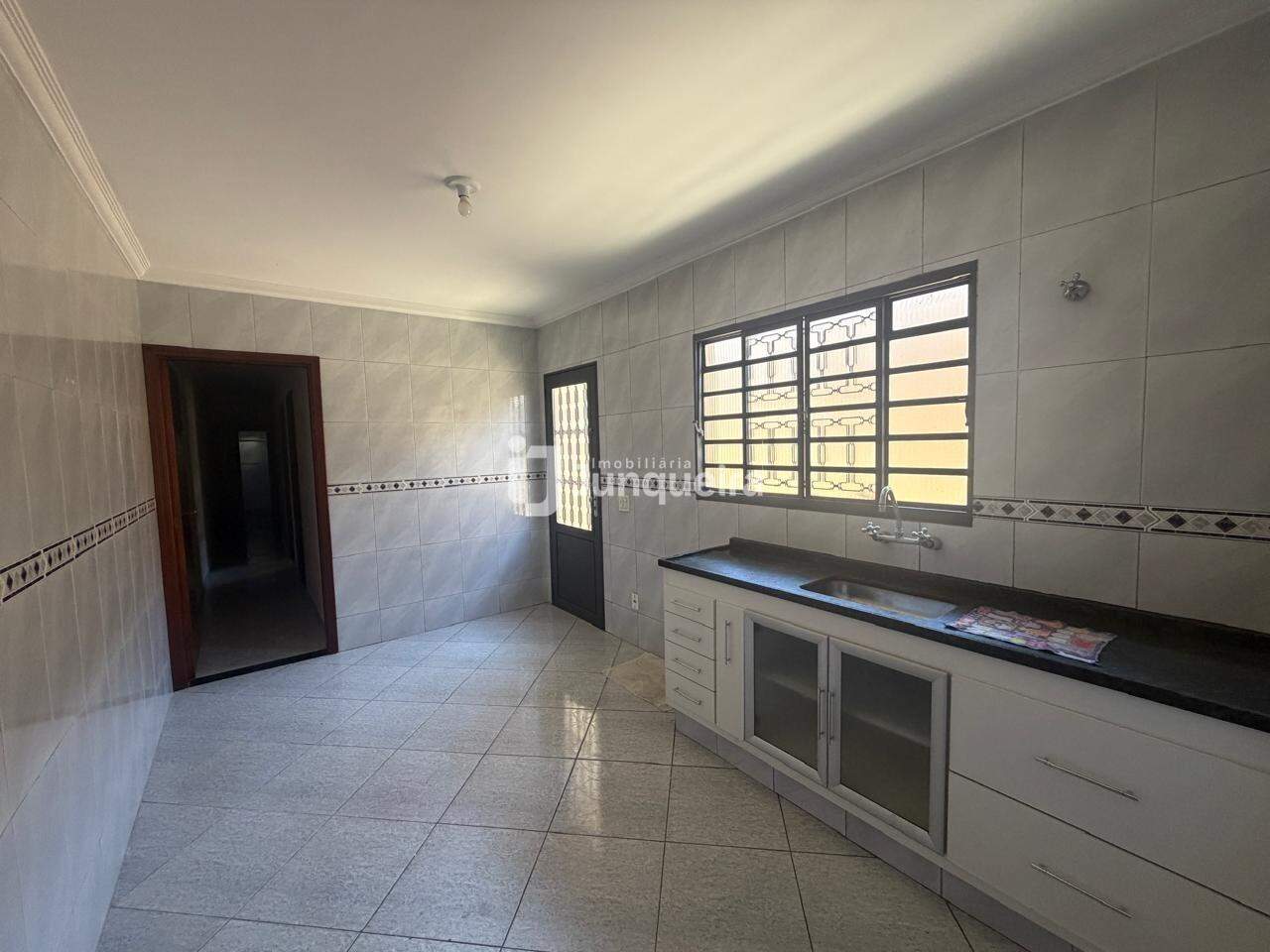 Casa à venda, 3 quartos, sendo 1 suíte, 2 vagas, no bairro Jardim Califórnia em Piracicaba - SP