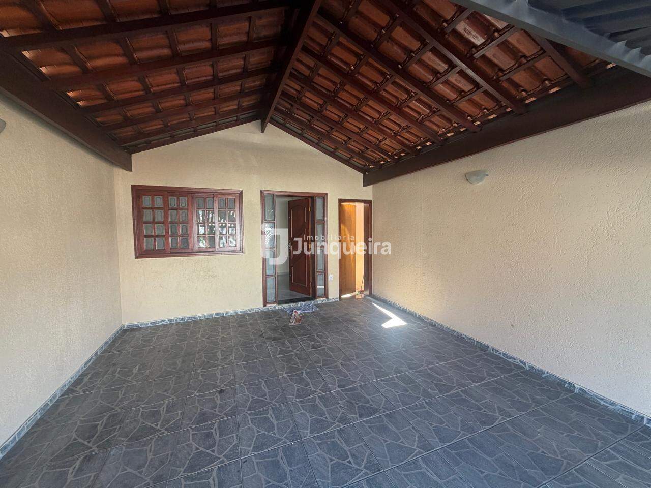 Casa à venda, 3 quartos, sendo 1 suíte, 2 vagas, no bairro Jardim Califórnia em Piracicaba - SP