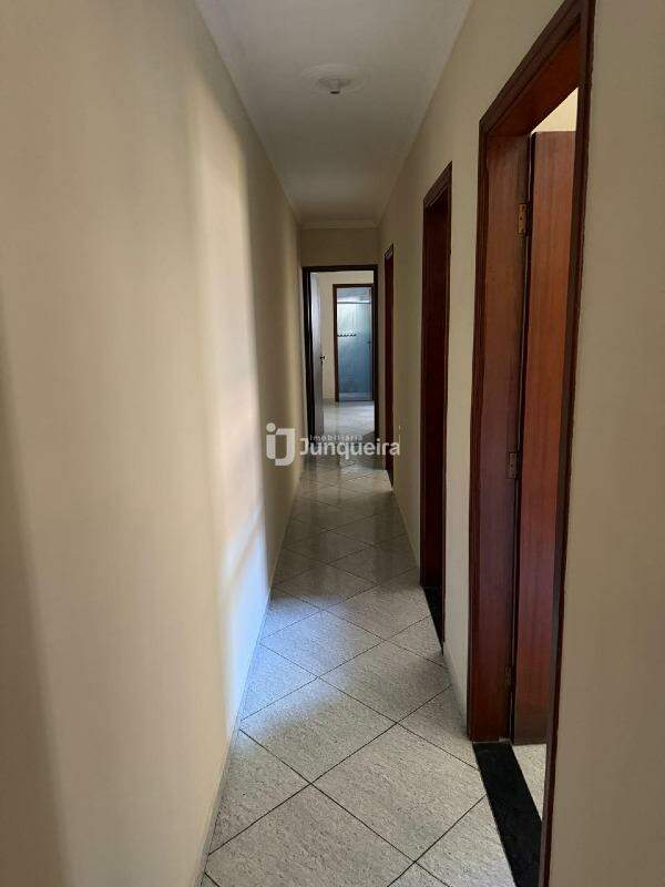 Casa à venda, 3 quartos, sendo 1 suíte, 2 vagas, no bairro Jardim Califórnia em Piracicaba - SP