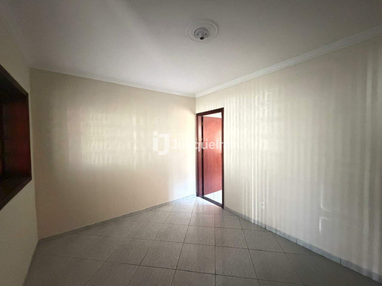 Casa à venda, 3 quartos, sendo 1 suíte, 2 vagas, no bairro Jardim Califórnia em Piracicaba - SP