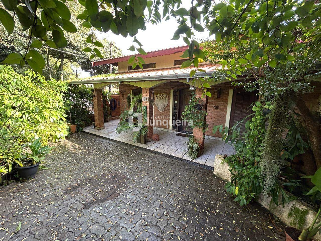Casa para alugar, 3 quartos, sendo 1 suíte, 3 vagas, no bairro Nova Piracicaba em Piracicaba - SP