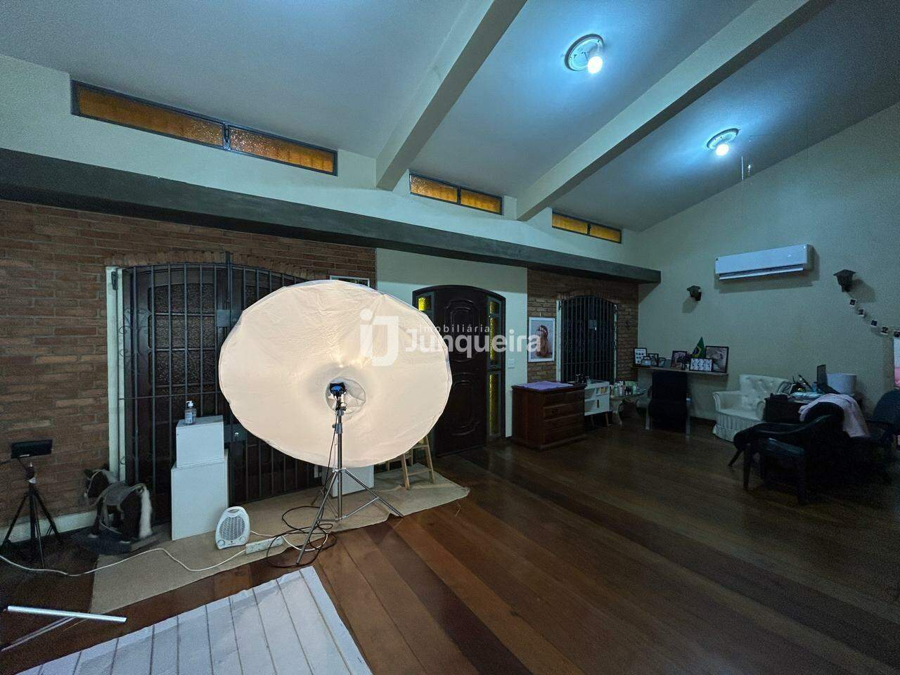 Casa para alugar, 3 quartos, sendo 1 suíte, 3 vagas, no bairro Nova Piracicaba em Piracicaba - SP