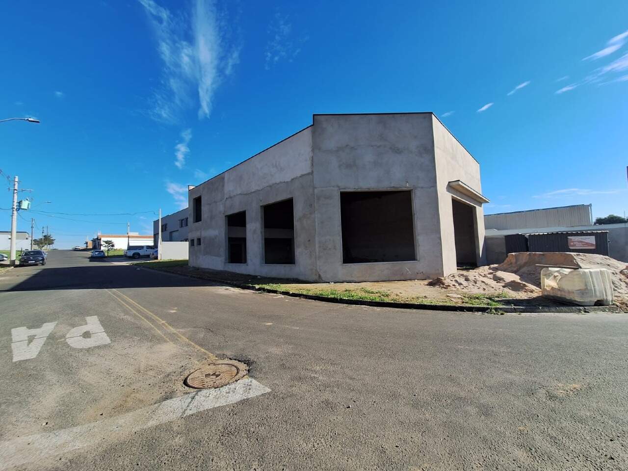Prédio Comercial para alugar, 3 vagas, no bairro Residencial Azaléas em Saltinho - SP