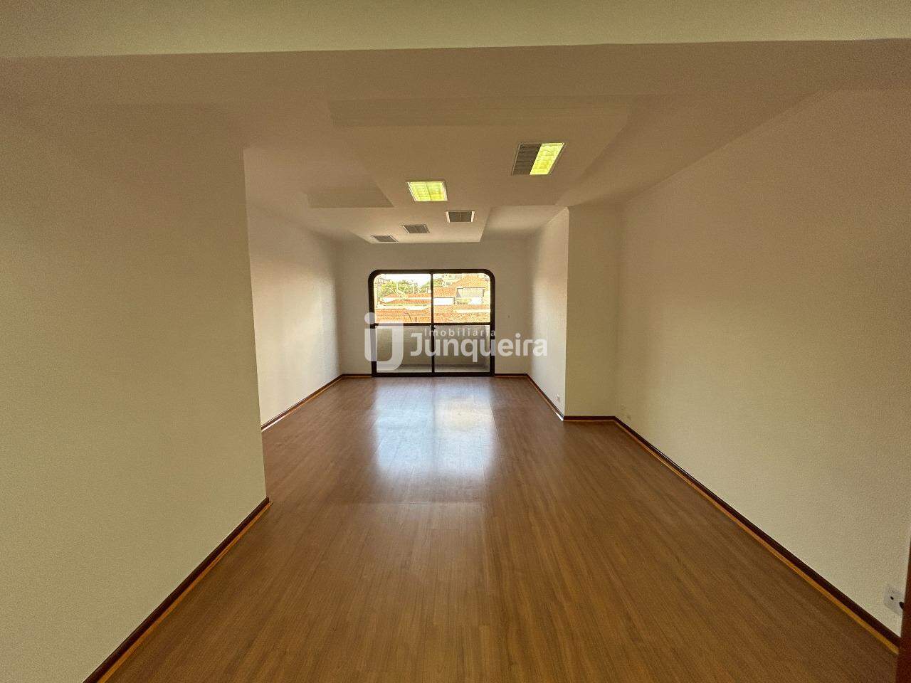 Apartamento à venda no Edificio Capuchinhos, 3 quartos, sendo 1 suíte, 2 vagas, no bairro Centro em Piracicaba - SP