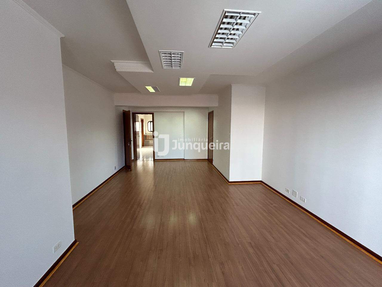 Apartamento à venda no Edificio Capuchinhos, 3 quartos, sendo 1 suíte, 2 vagas, no bairro Centro em Piracicaba - SP