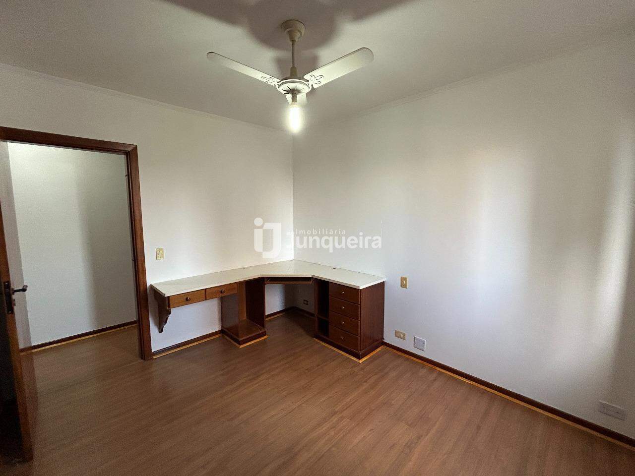 Apartamento à venda no Edificio Capuchinhos, 3 quartos, sendo 1 suíte, 2 vagas, no bairro Centro em Piracicaba - SP