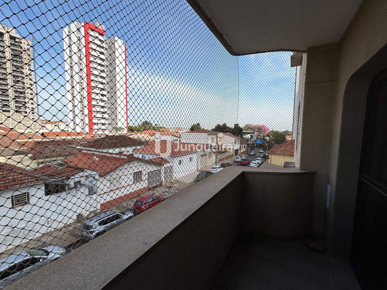 Apartamento à venda no Edificio Capuchinhos, 3 quartos, sendo 1 suíte, 2 vagas, no bairro Centro em Piracicaba - SP