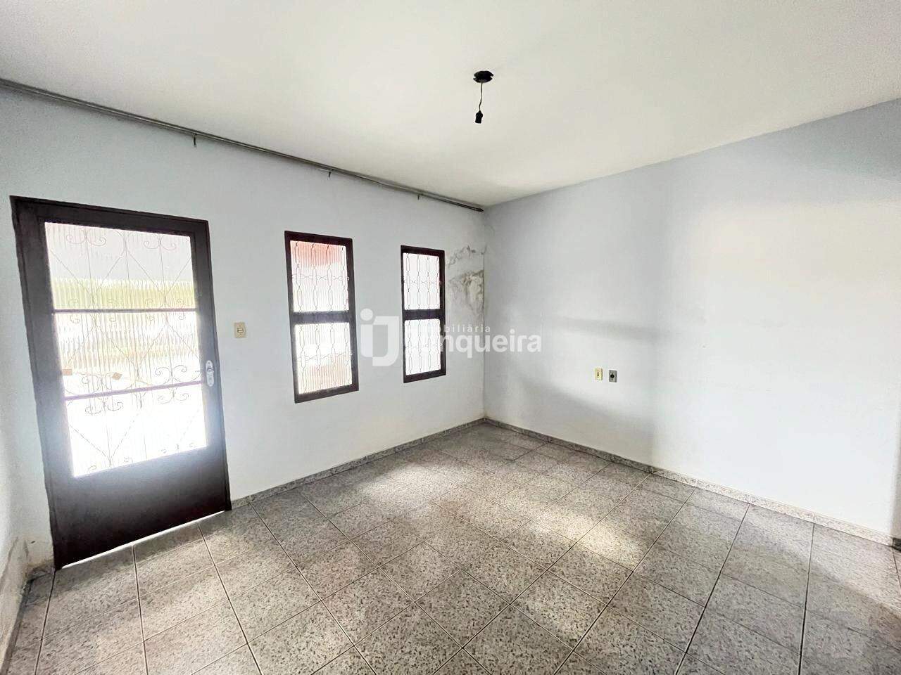 Casa à venda, 2 quartos, 2 vagas, no bairro Parque São Jorge em Piracicaba - SP