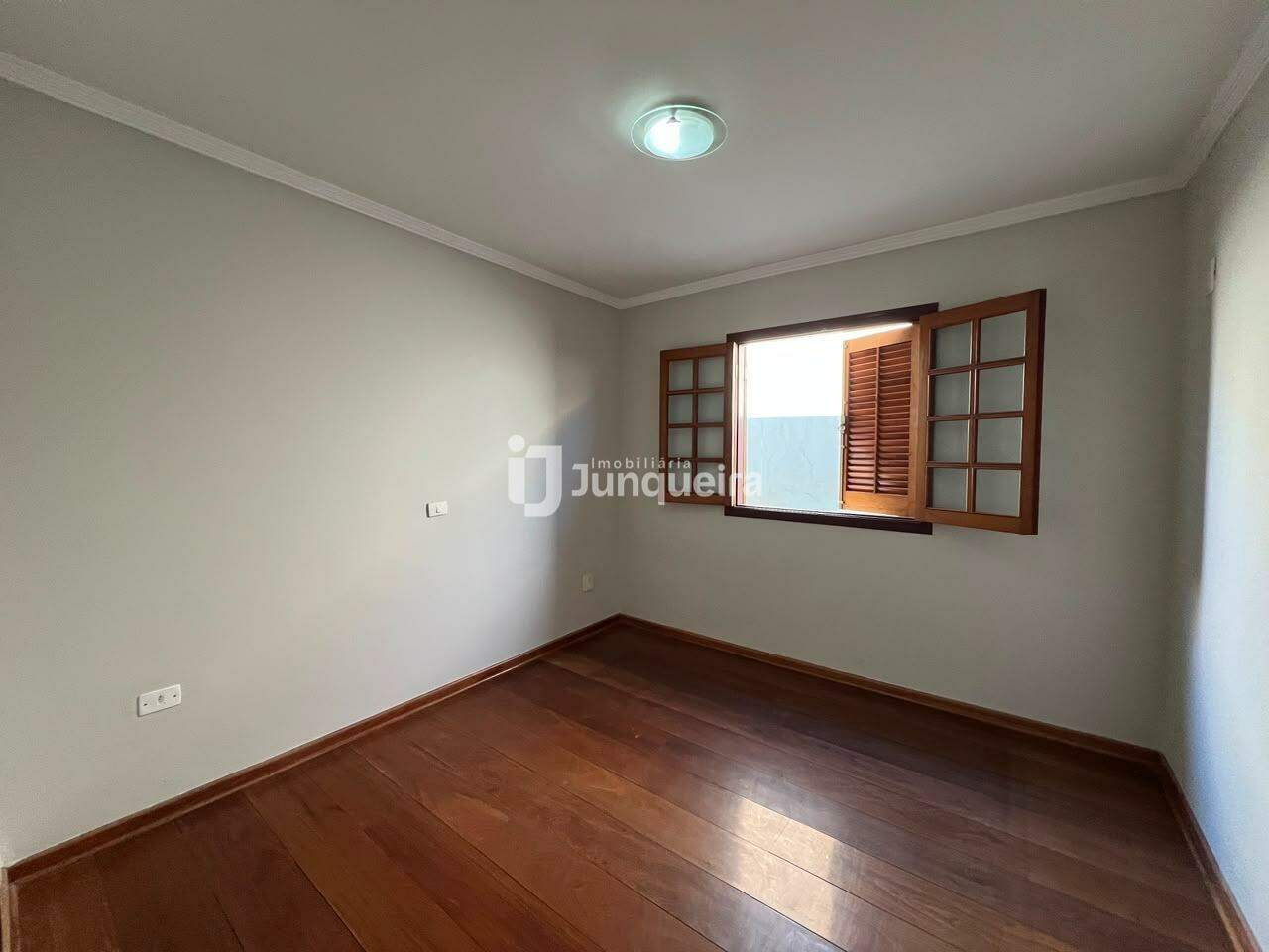 Casa para alugar, 3 quartos, sendo 1 suíte, 2 vagas, no bairro Jardim Caxambu em Piracicaba - SP